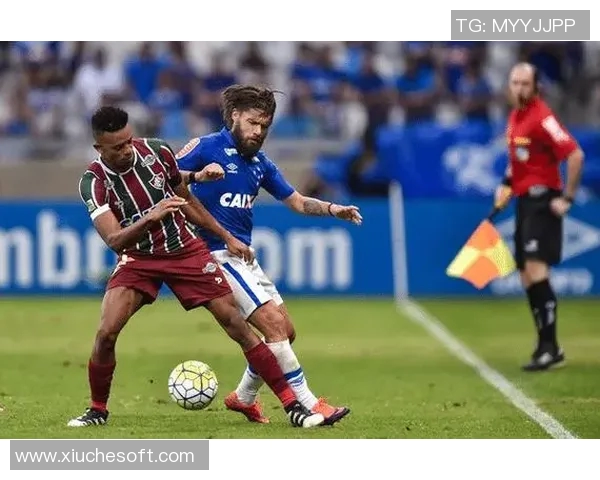 弗鲁米与捍卫竞技的巅峰对决展现足球魅力与激情的较量 弗鲁米与捍卫竞技的巅峰对决展现足球魅力与激情的较量